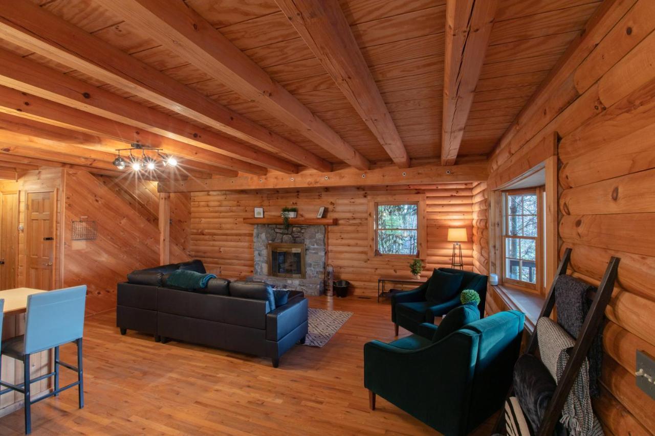 Treetops Easy To Asheville With Fast Wifi And Great View Holiday home *