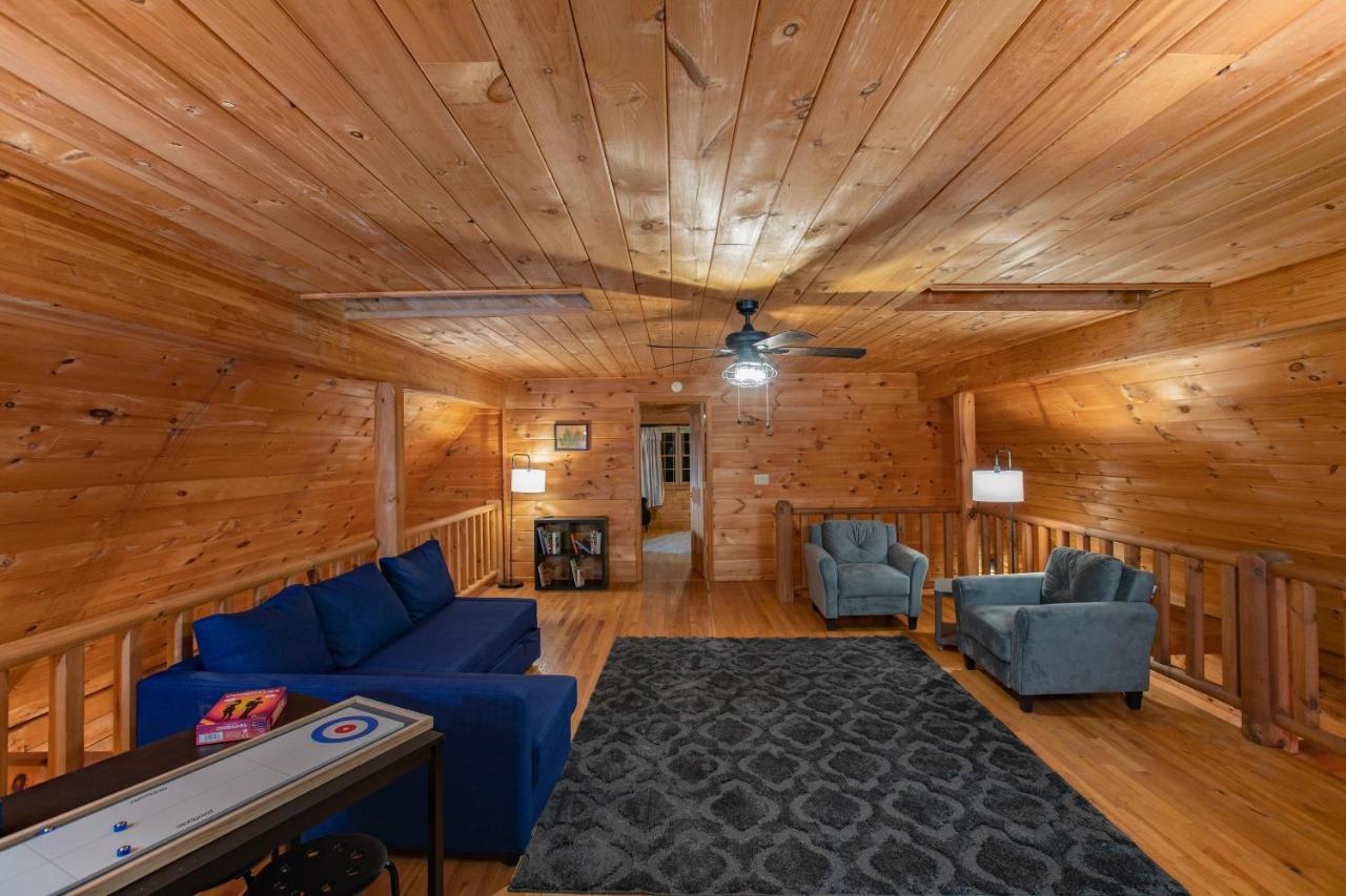 Treetops Easy To Asheville With Fast Wifi And Great View Holiday home